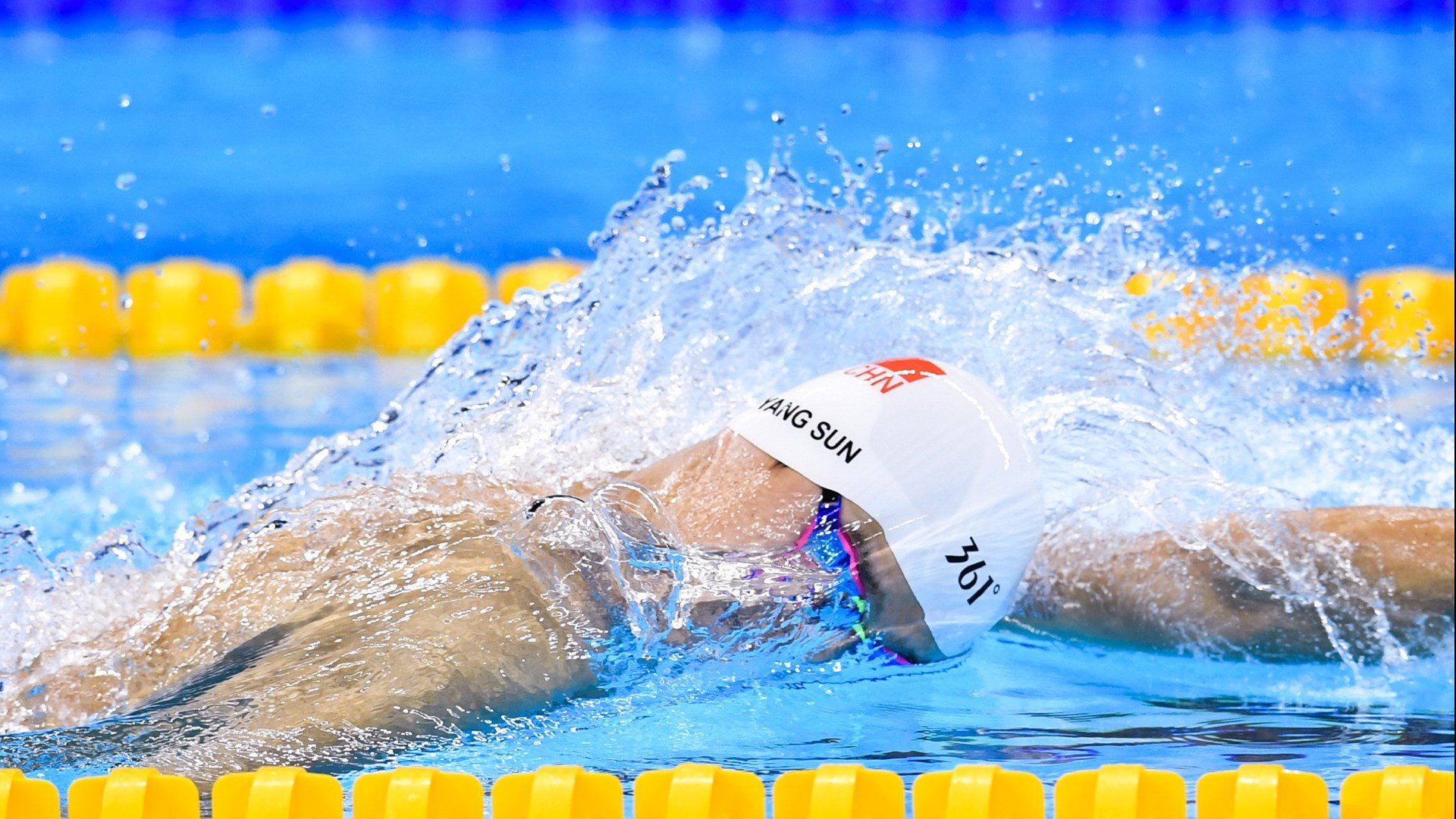 羽毛球赛场焦点！阿根廷队对阵美国队，激战正酣，豪门对决再度上演